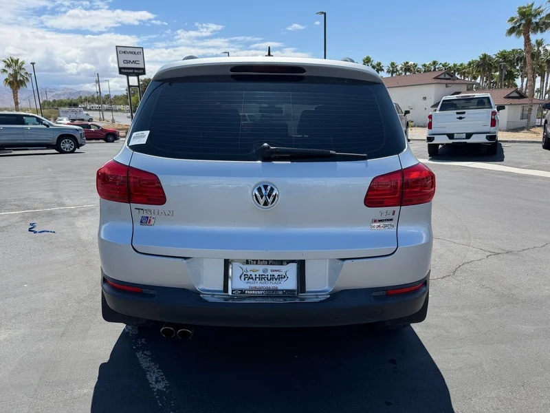 Used 2016 Silver Volkswagen SEL image 4