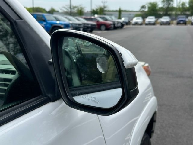 Used 2016 White Toyota SR5 image 11