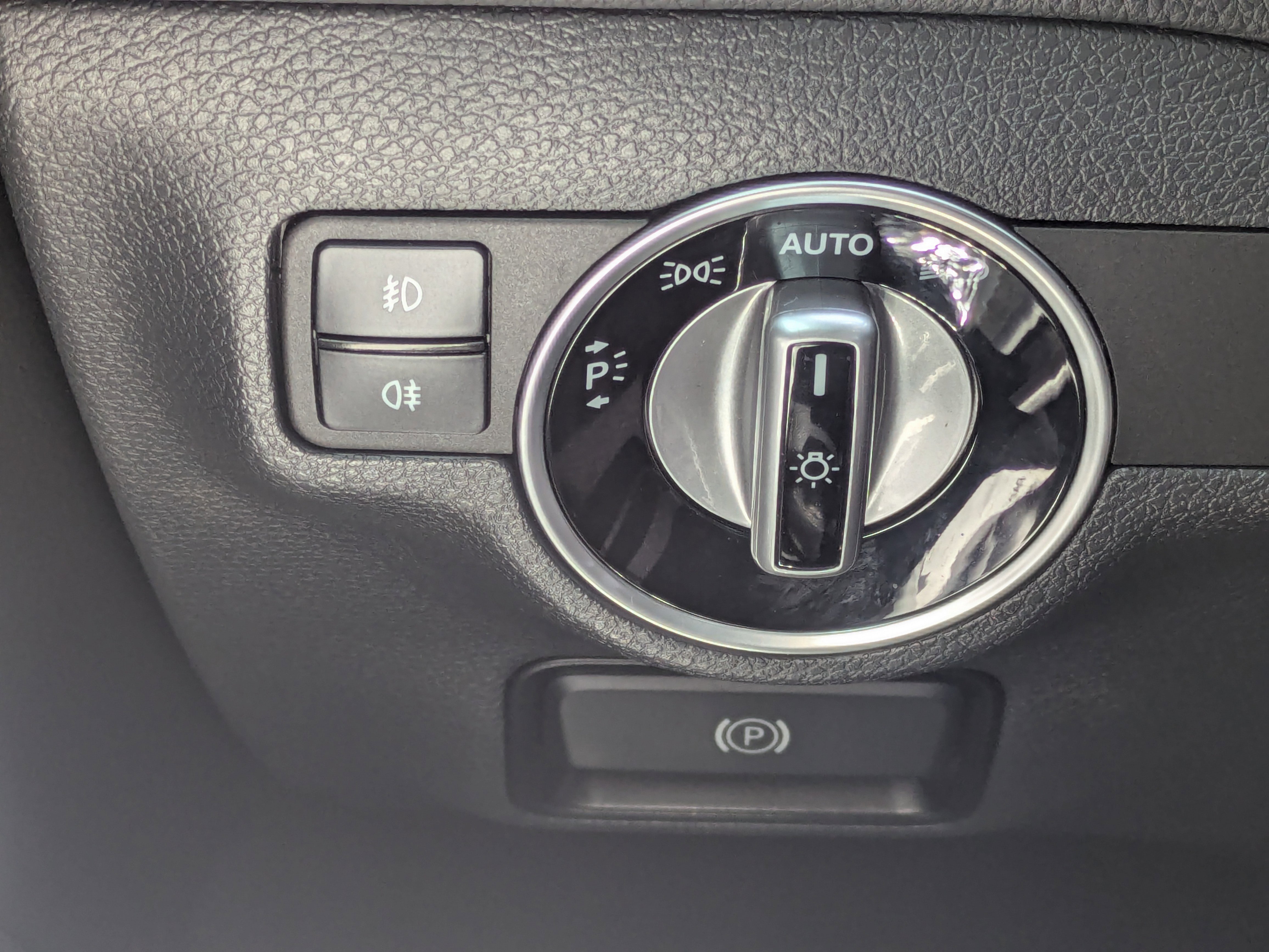 Used 2018 Night Black Mercedes-Benz GLA 250 image 29