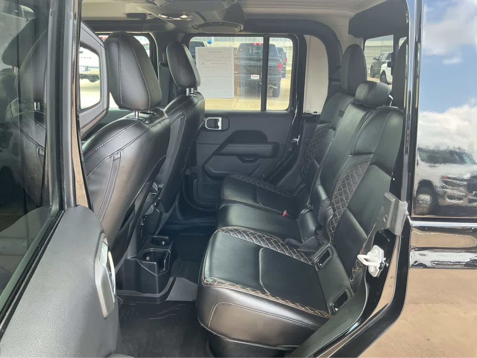 Used 2022 Black Clearcoat Jeep High Altitude image 15