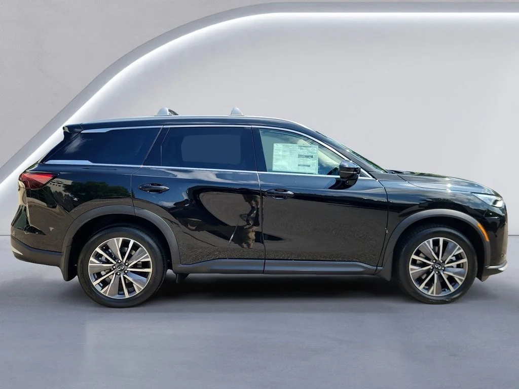 New 2027 MINERAL BLACK INFINITI Luxe AWD image 3