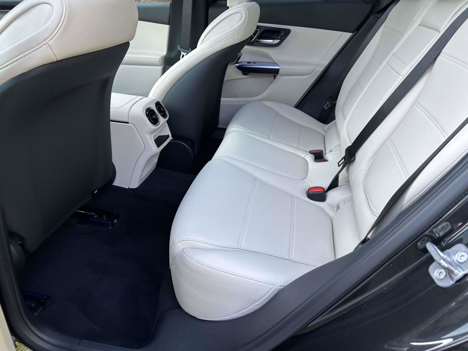New 2027 Graphite Grey Metallic Mercedes-Benz GLC 300 SUV image 36