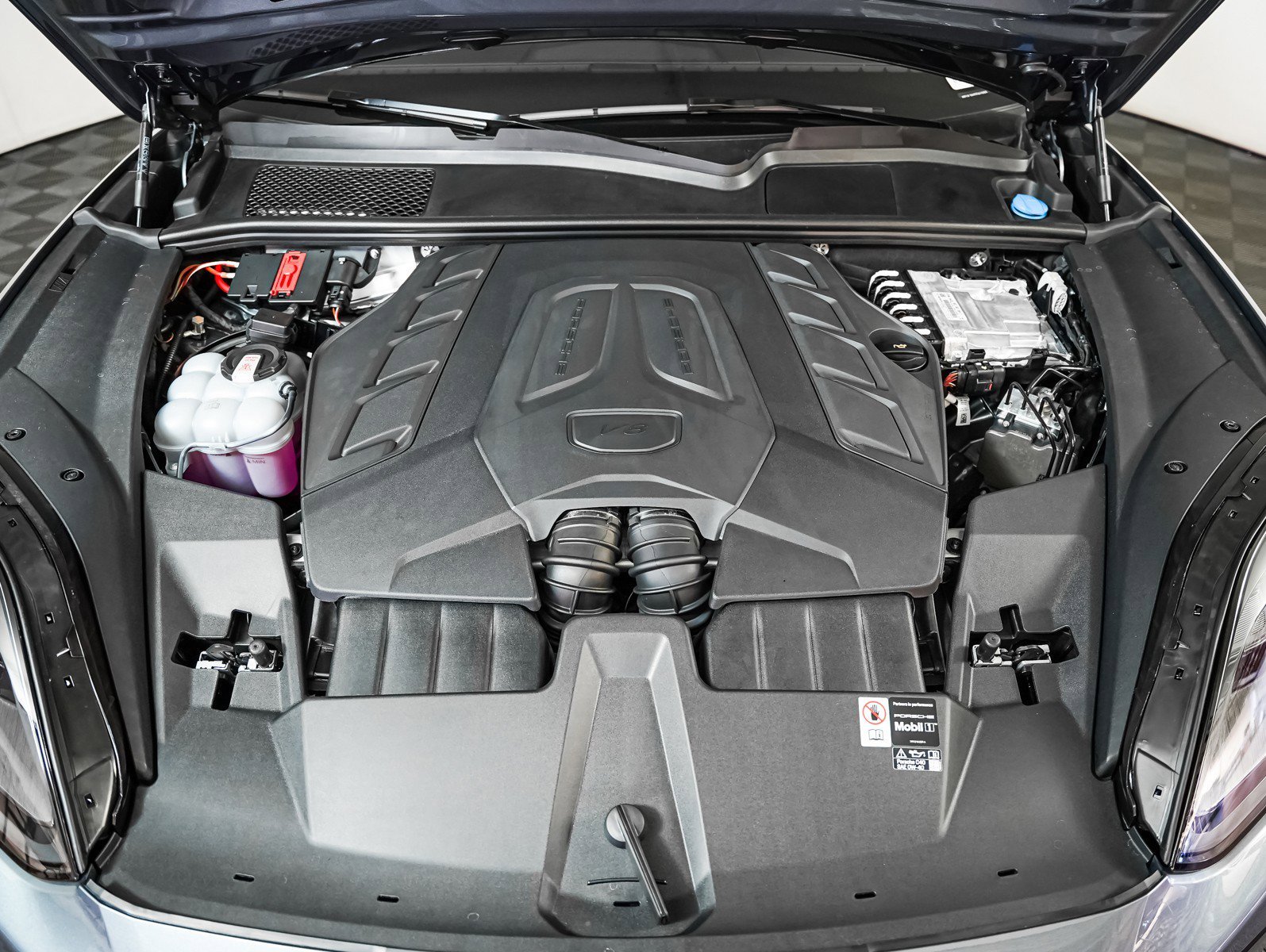 2026 Porsche Cayenne S - Photo 13