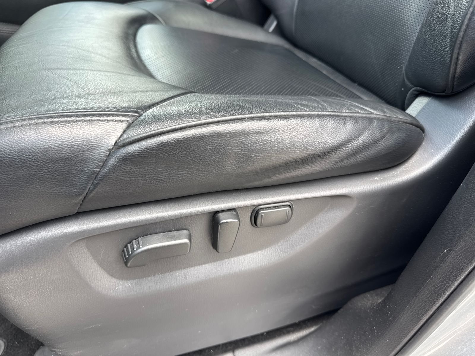 Used 2024 Silver Nissan SL image 35