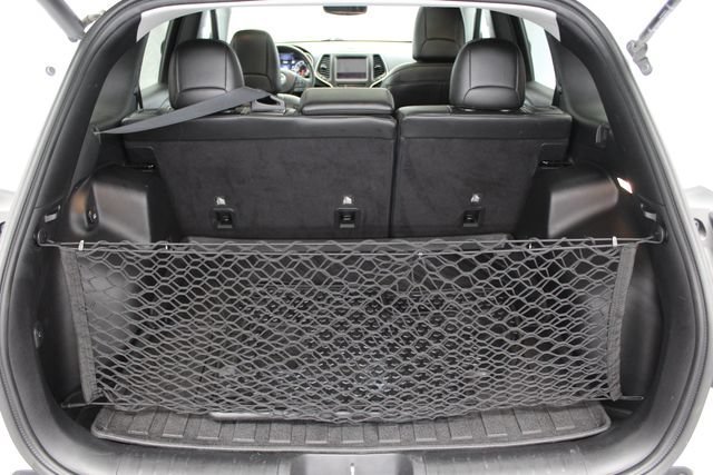 Used 2019 White Jeep Trailhawk 4x4 image 11