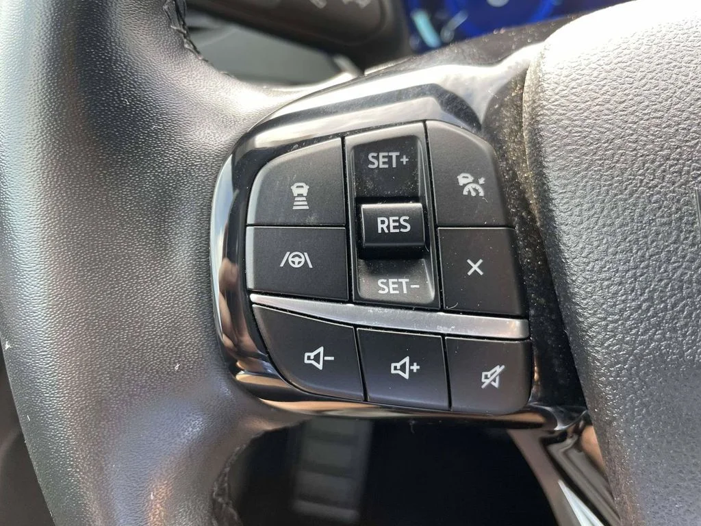 Used 2022 Gray Ford SEL image 27