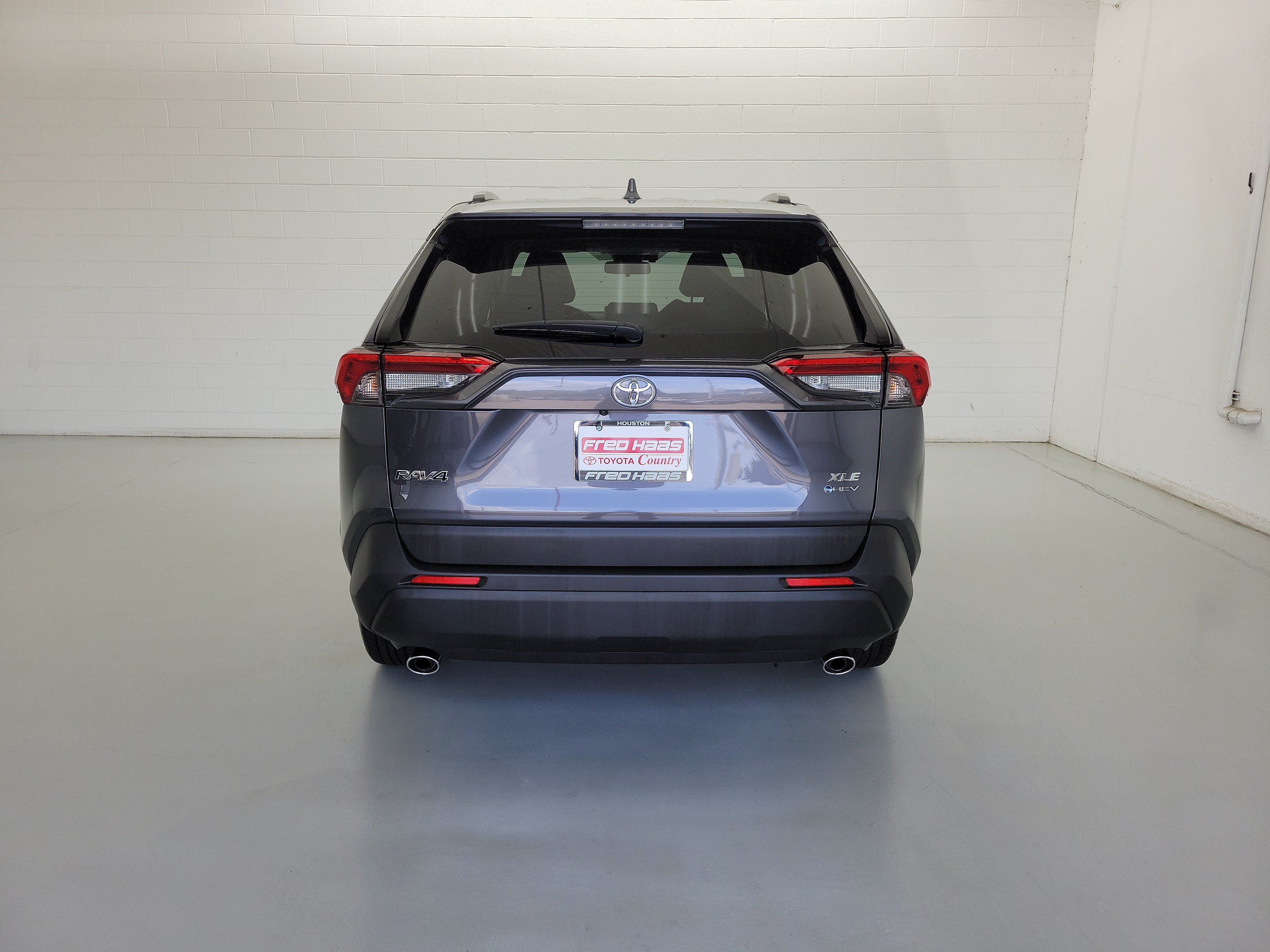 Used 2025 Magnetic Gray Metallic Toyota XLE Premium image 6
