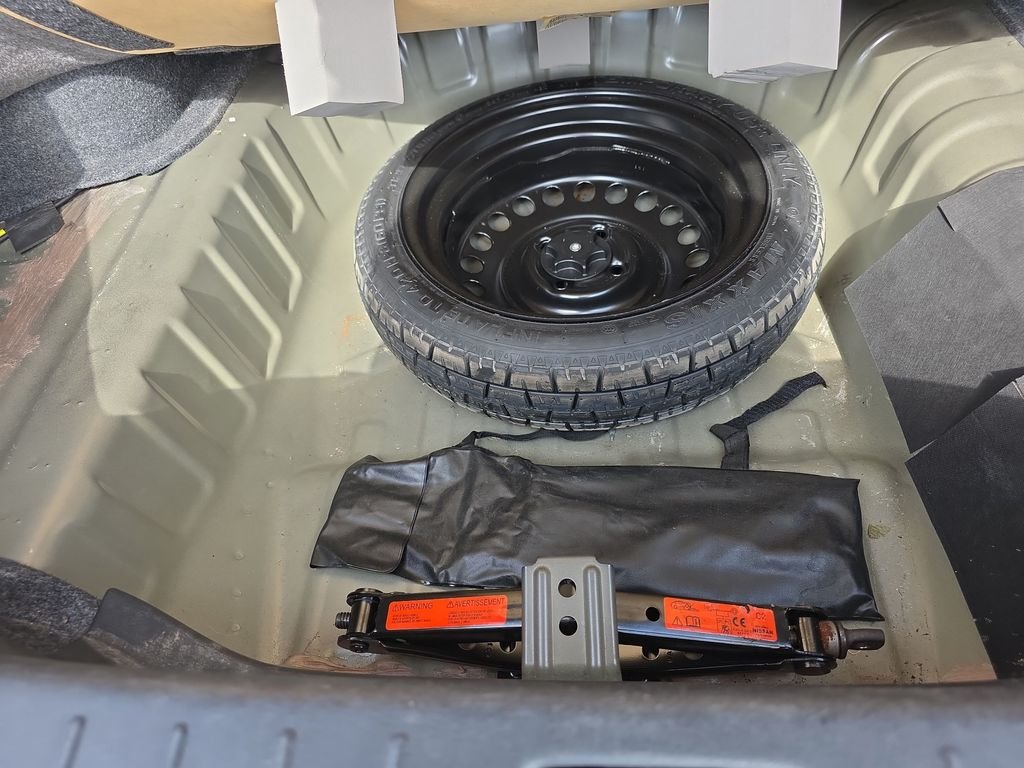 Used 2019 Gray Nissan 1.6 SV image 32