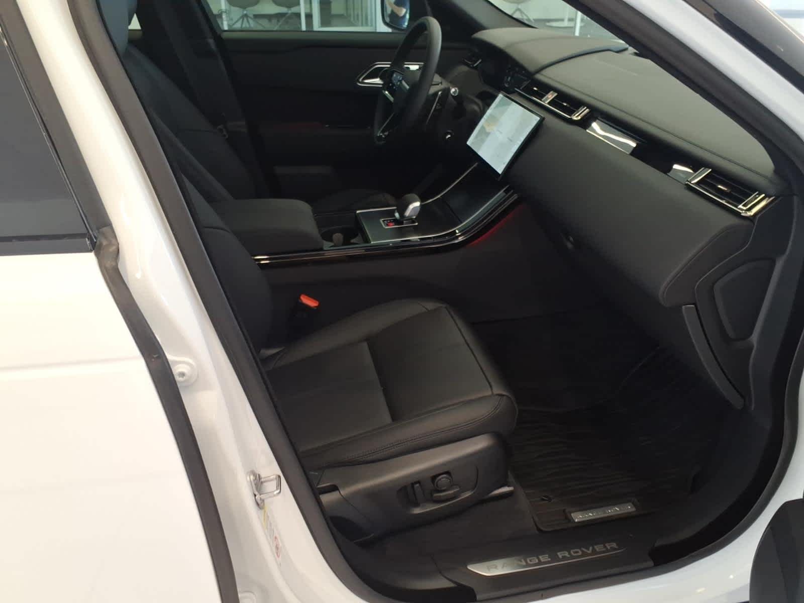 New 2026 Fuji White Land Rover Dynamic SE image 9