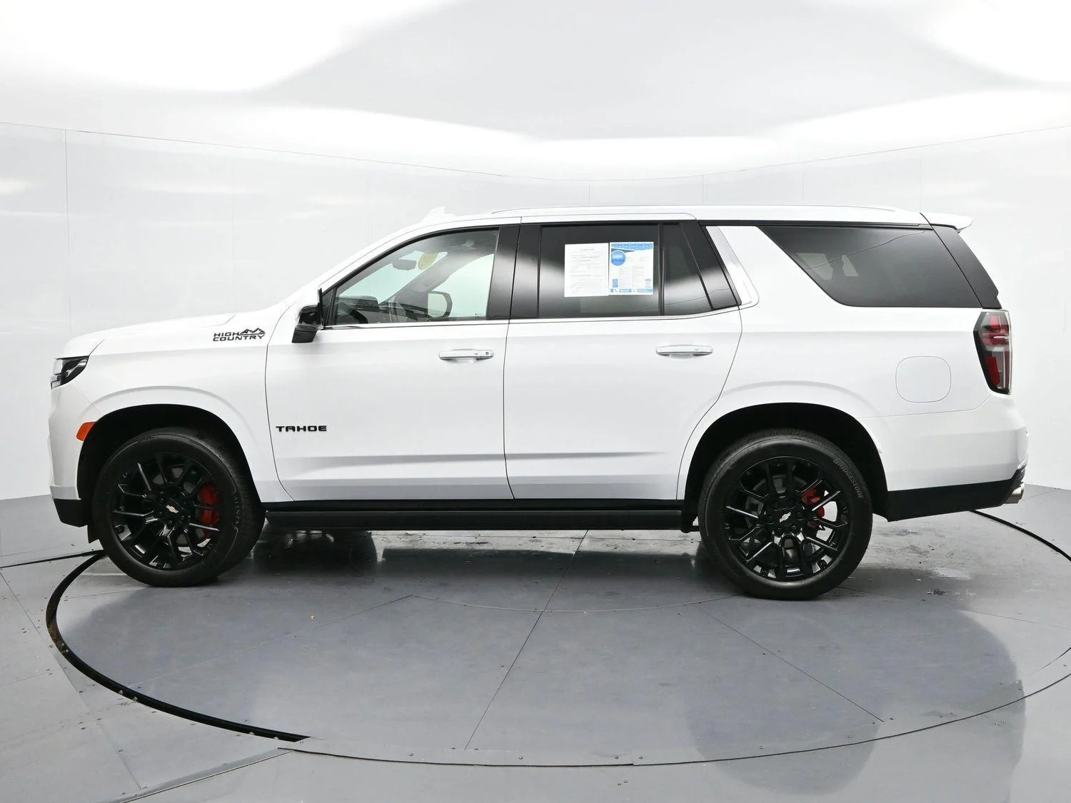 Used 2024 Summit White Chevrolet High Country image 4