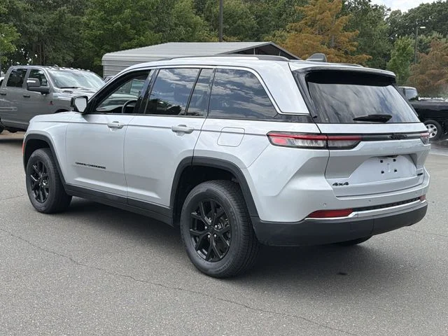 Used 2022 Silver Jeep Limited image 11