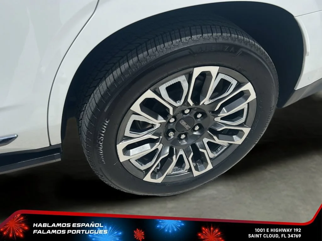 Used 2023 White Frost Tricoat GMC Denali Ultimate image 31