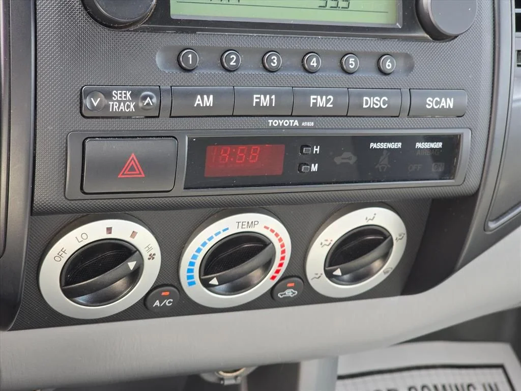 Used 2007 White Toyota  image 16