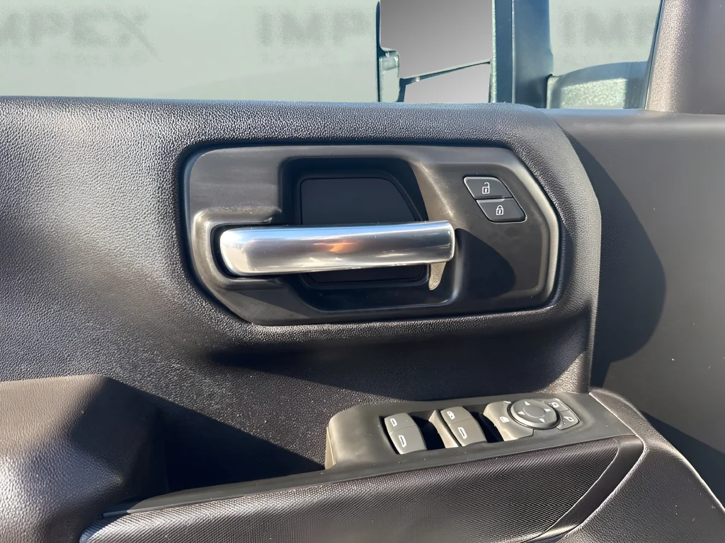 Used 2024 White Chevrolet Custom image 21