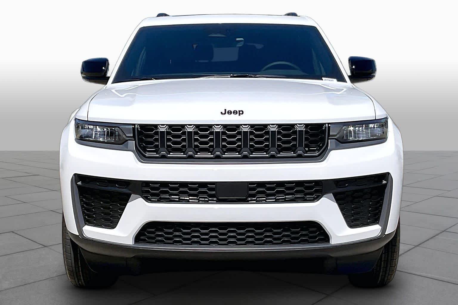 New 2027 Bright White Clear-Coat Paint Jeep Laredo Altitude image 3