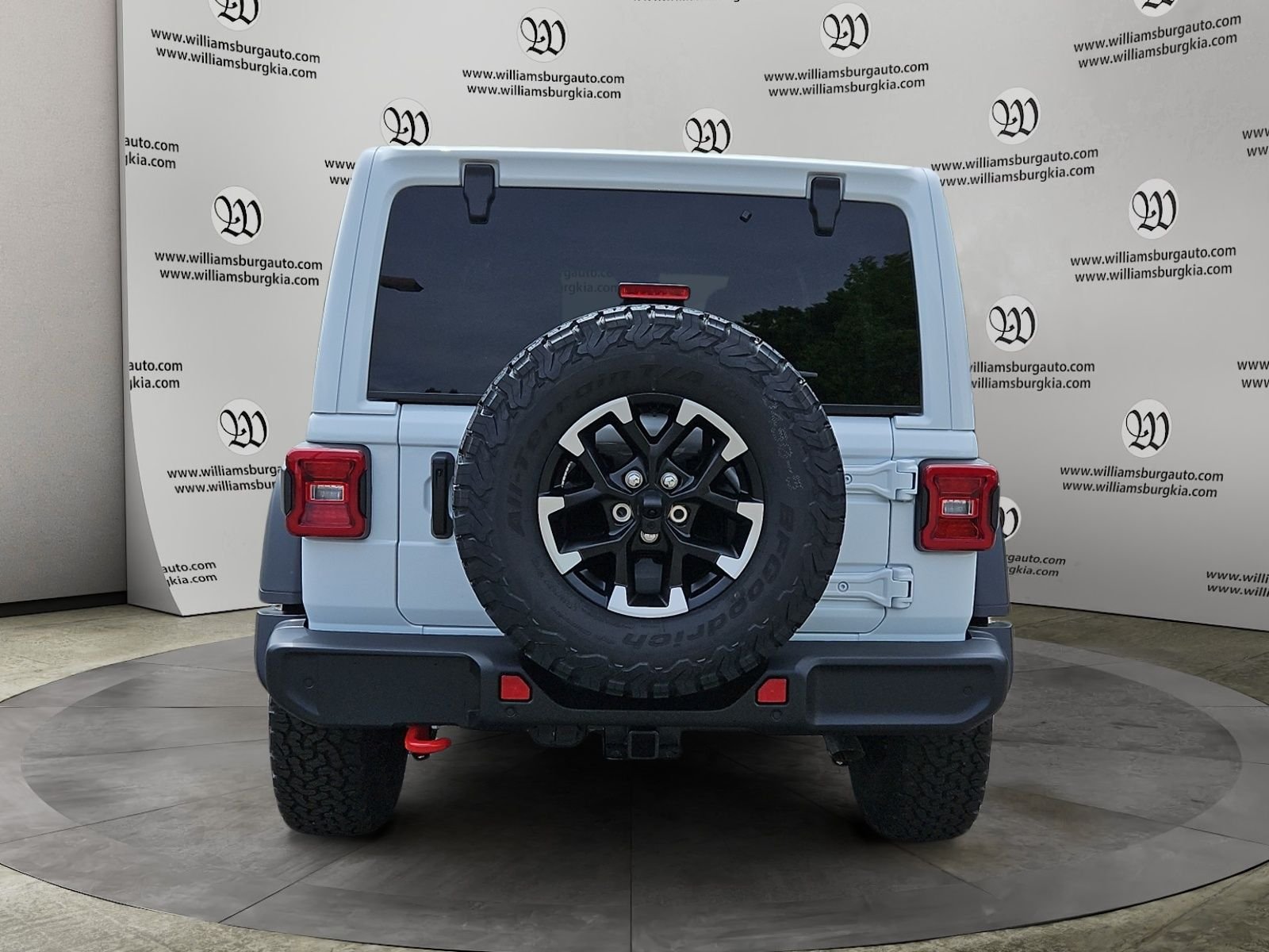 New 2026 Bright White Clear-Coat Exterior Paint Jeep Rubicon image 4
