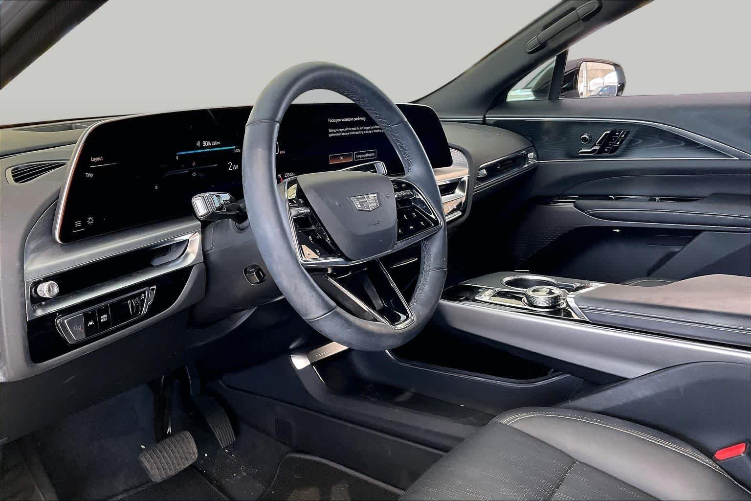 Used 2025 Crystal White Tricoat Cadillac Luxury image 17