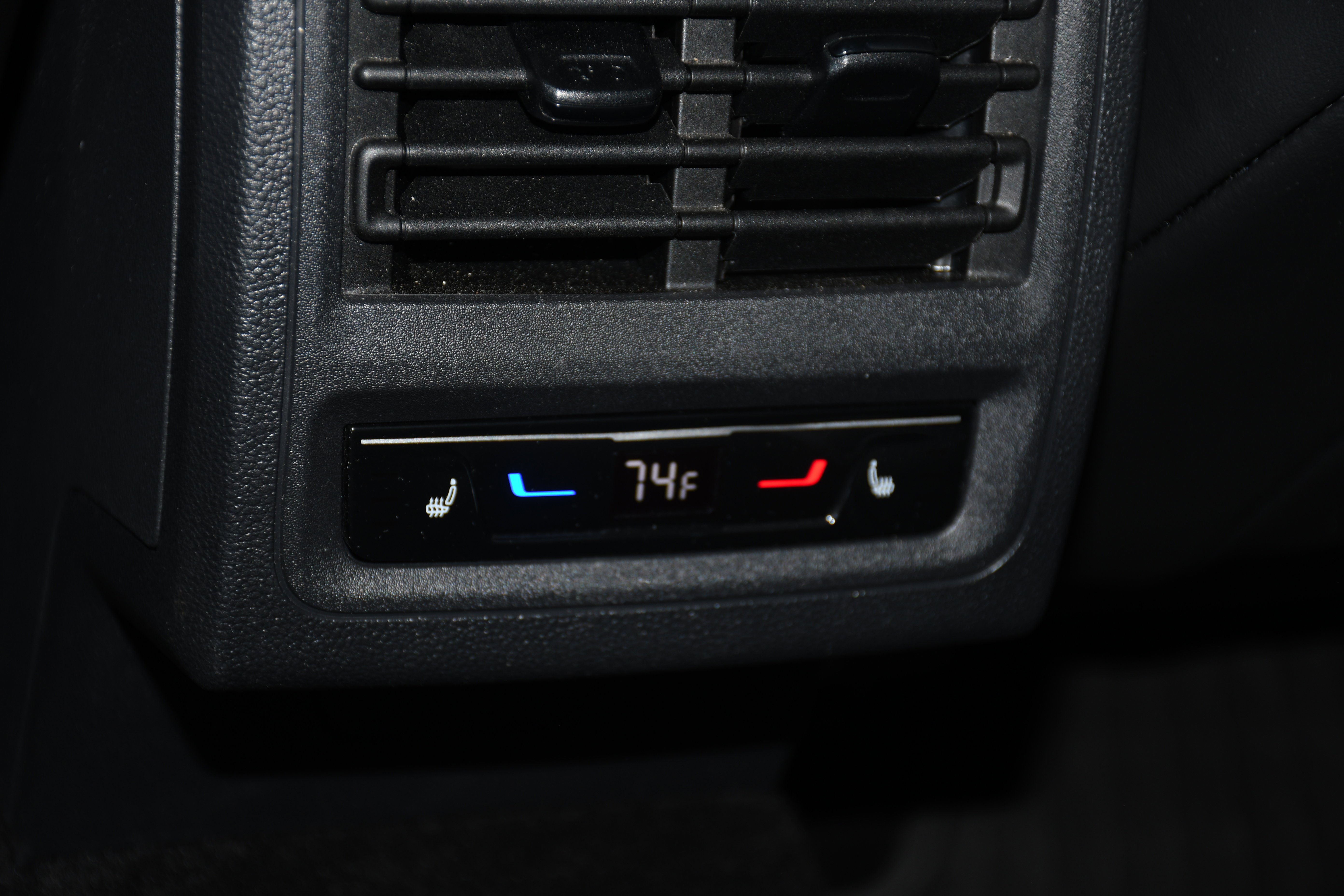 Used 2024  Volkswagen 2.0T image 18