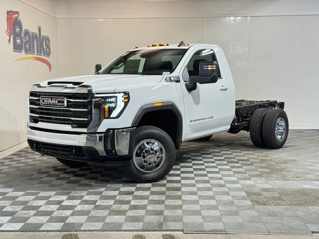 New 2026 Summit White GMC SLE image 2