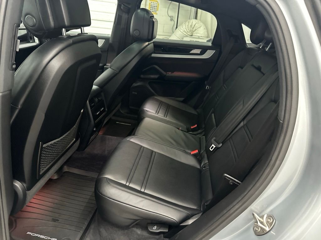 Used 2024  Porsche Base image 25