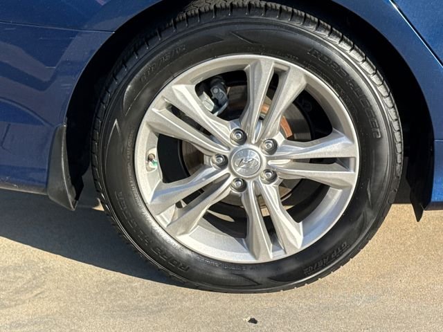 Used 2019 Blue Hyundai Sport image 9