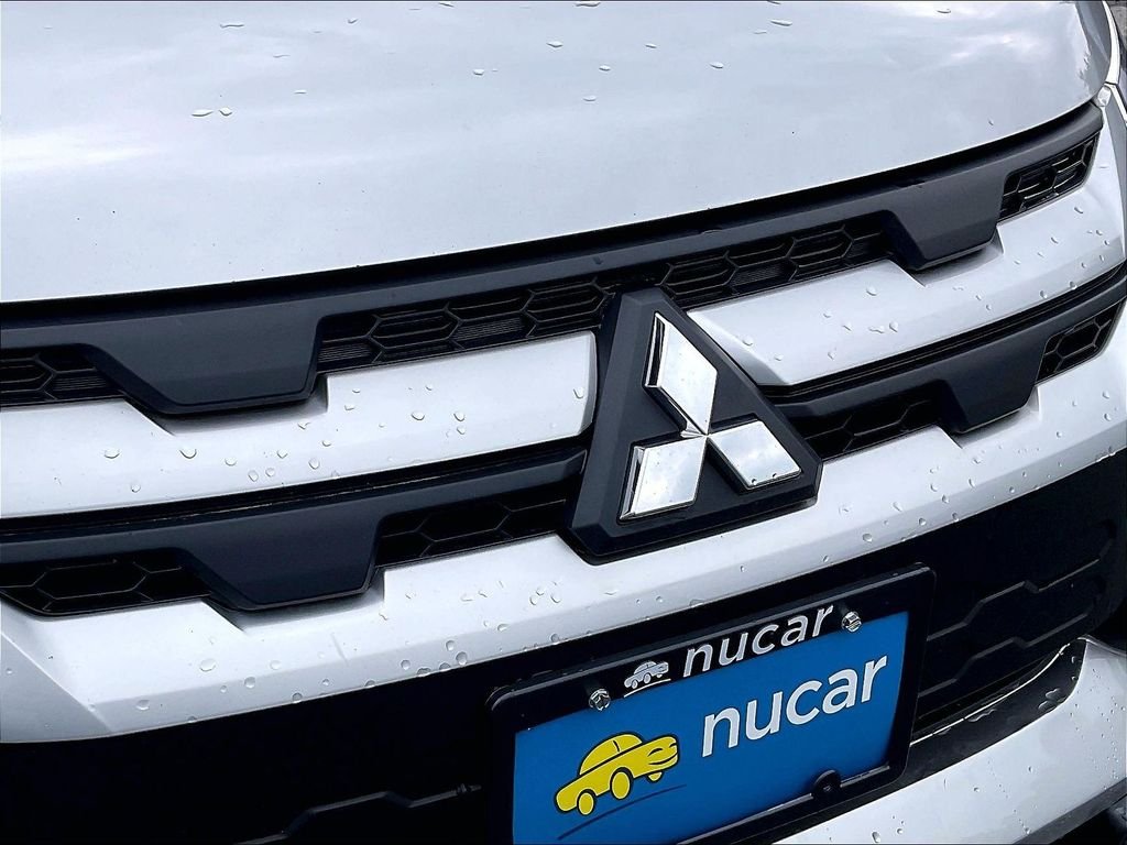 Used 2024 Alloy Silver Metallic Mitsubishi  image 28