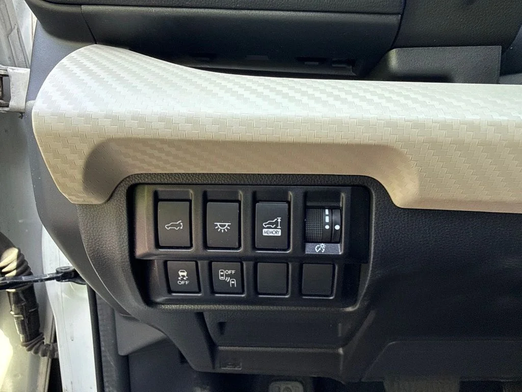 Used 2022 Crystal White Pearl Subaru Premium image 16