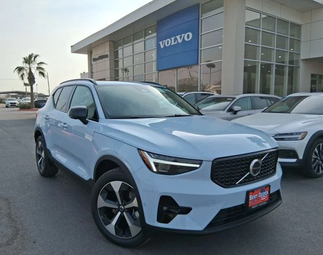 2026 Volvo XC40 B5 Plus Dark AWD's photo