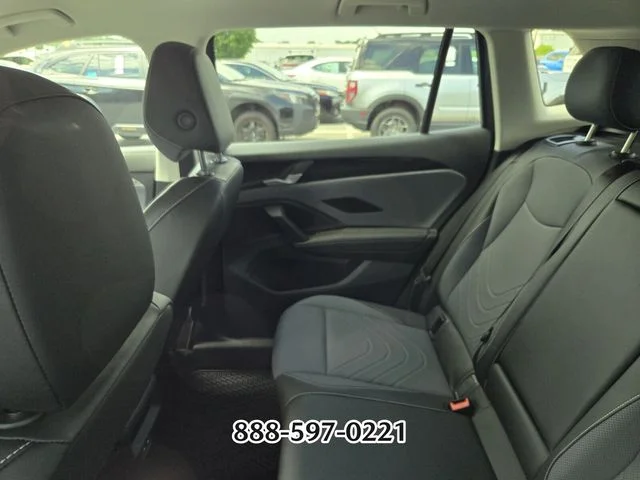 Used 2025 Silver Volkswagen 2.0T SE image 4
