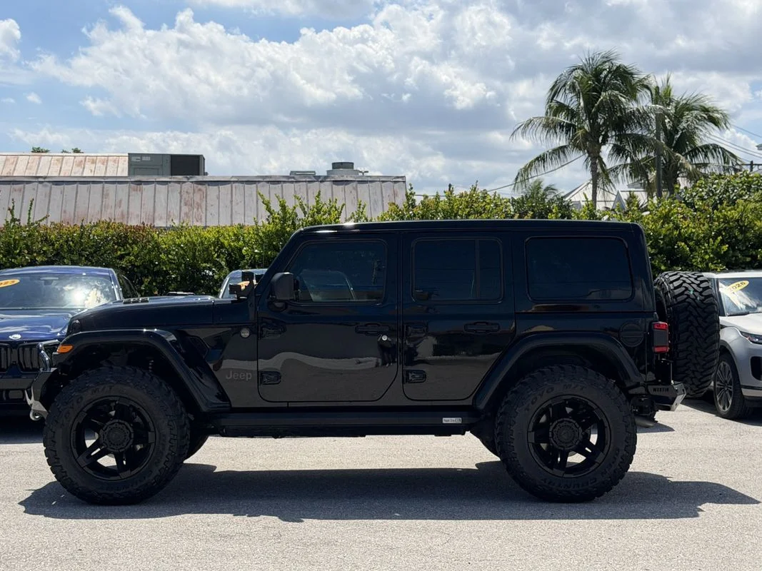 Used 2022  Jeep Rubicon 392 4x4 image 3