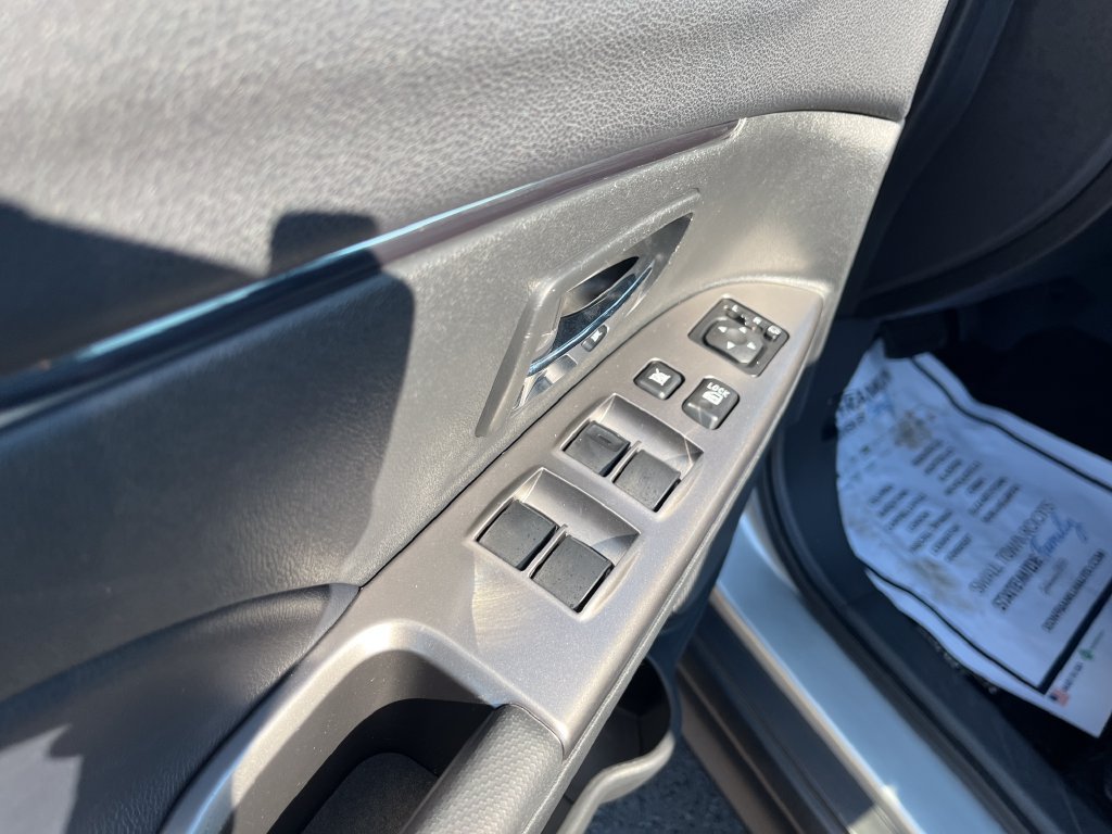 Used 2025 Silver Mitsubishi  image 10