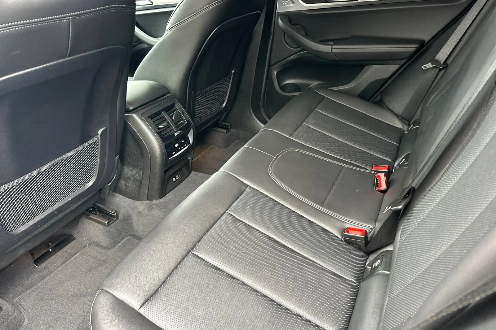 Used 2022  BMW xDrive30i image 12