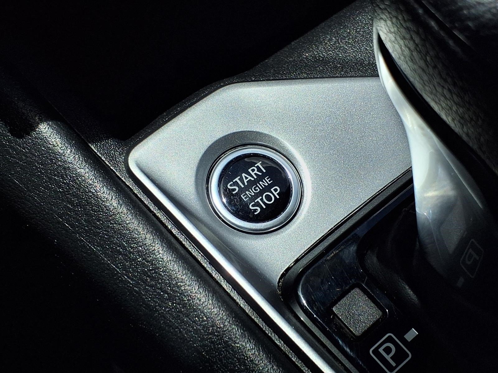 Used 2025 Glacier White Nissan SV image 19