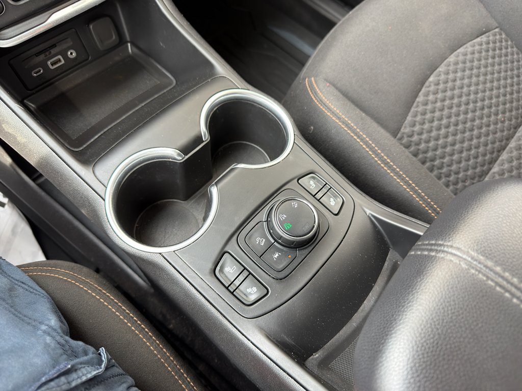 Used 2020 Summit White GMC SLE image 22