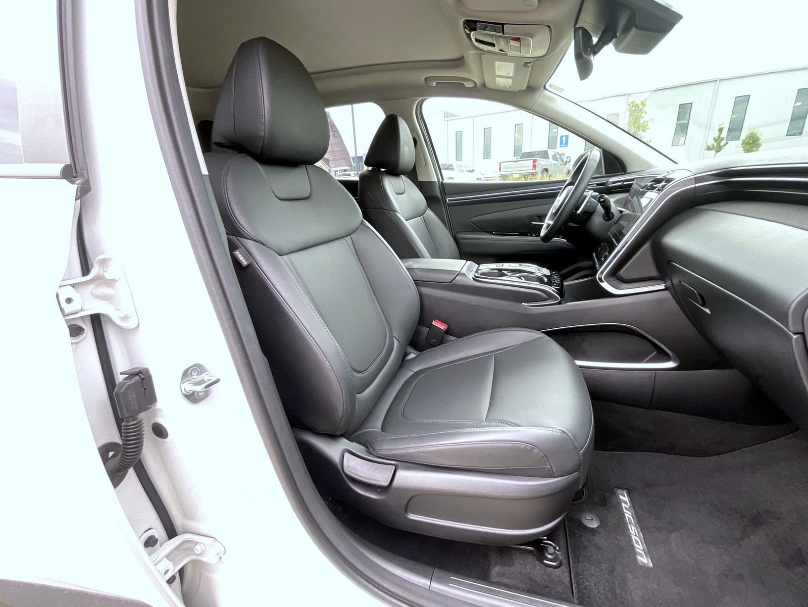 Used 2024 White Hyundai SEL Convenience image 16