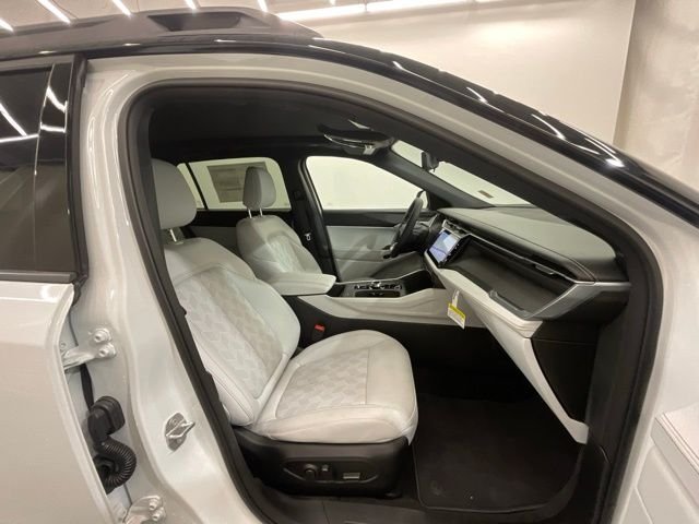 New 2026 Bright White Clear-Coat Exterior Paint Jeep Overland image 23