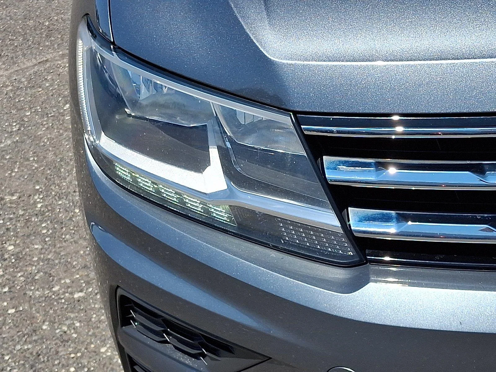 Used 2020 Platinum Gray Metallic Volkswagen SE image 9