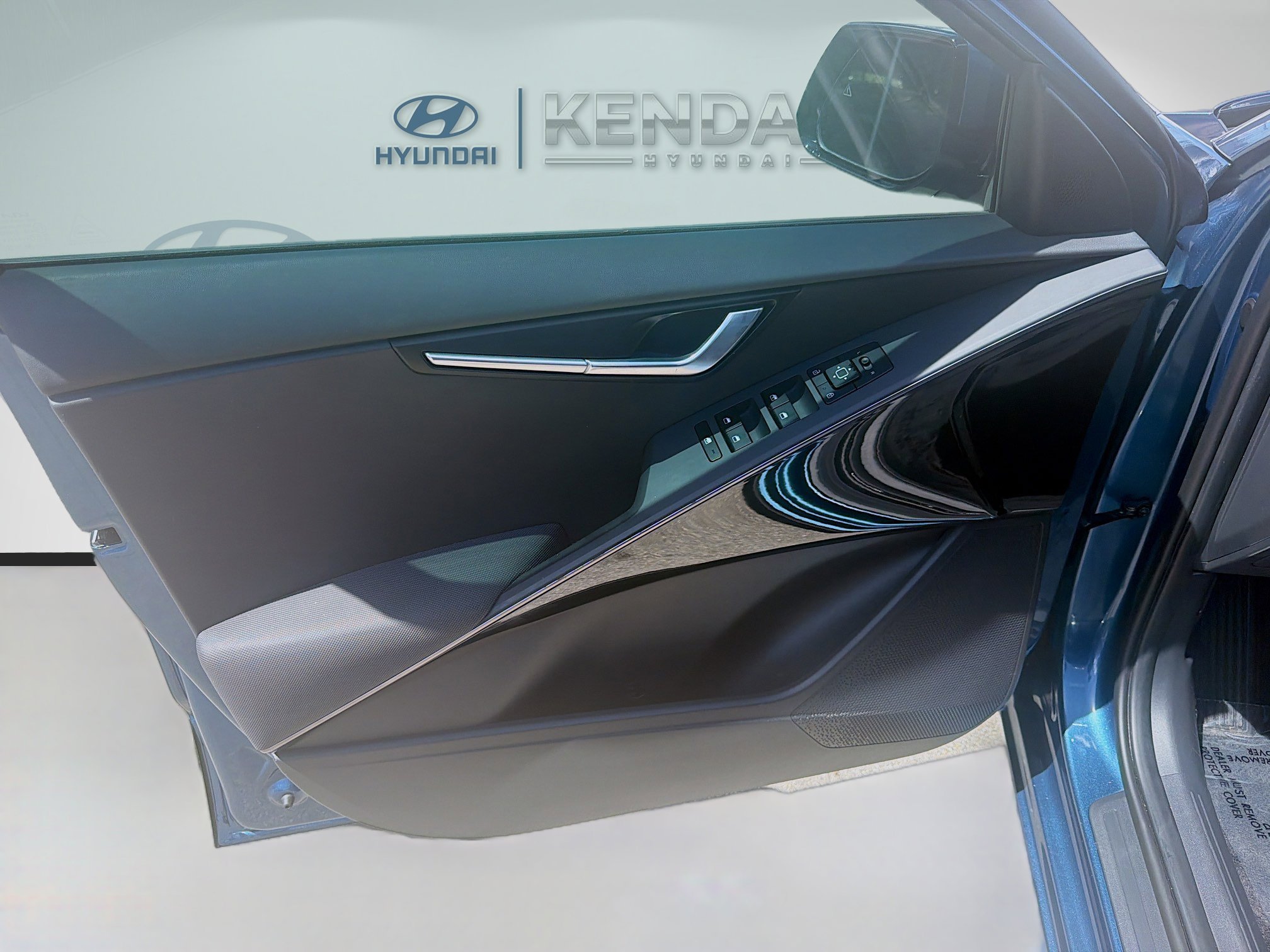 Used 2024 Mineral Blue Kia Wind image 17