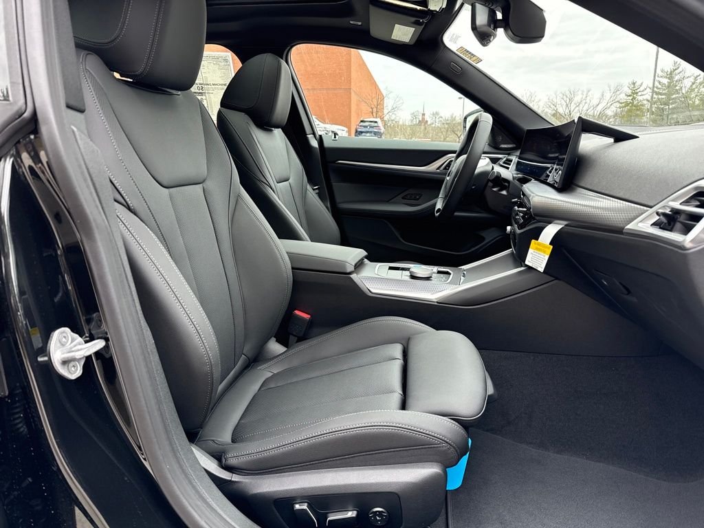 Used 2026 Black BMW xDrive40 image 30