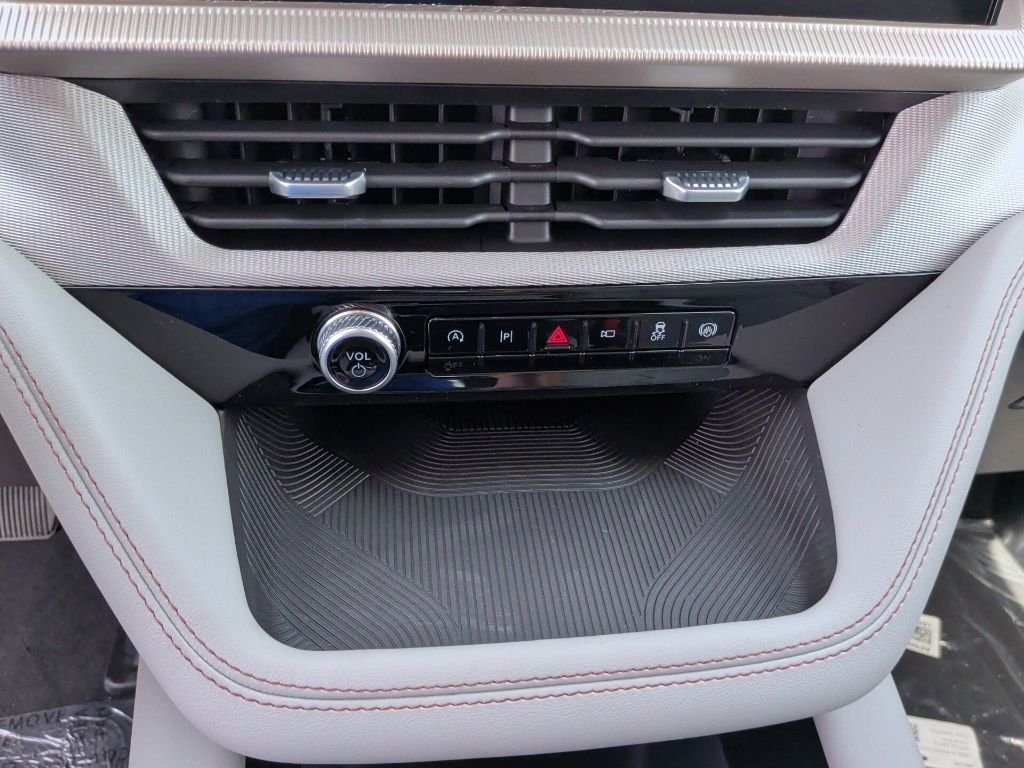 New 2026 Space White Metallic Ford Active image 28