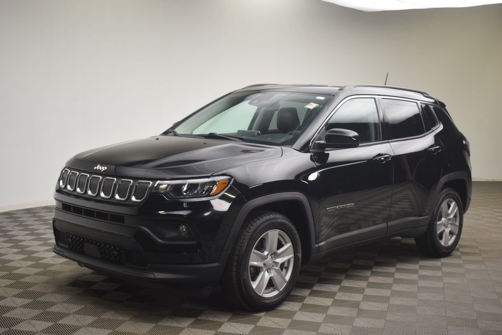 Used 2022 Black Jeep Latitude image 2