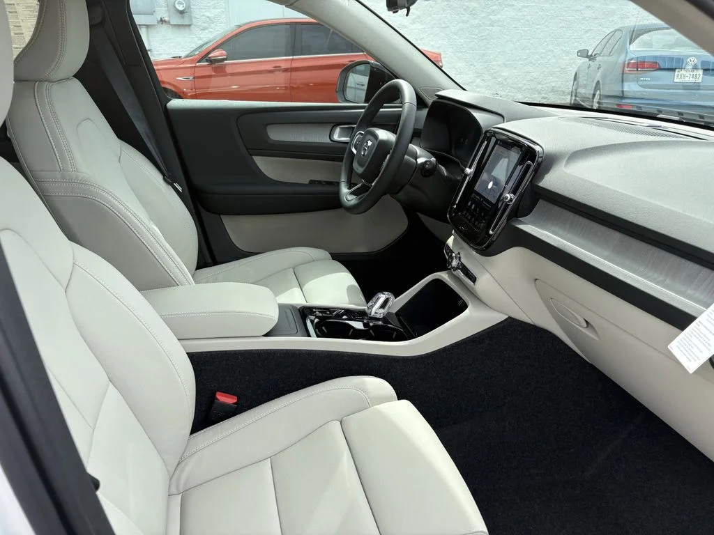 New 2026 Crystal White Volvo Plus image 28