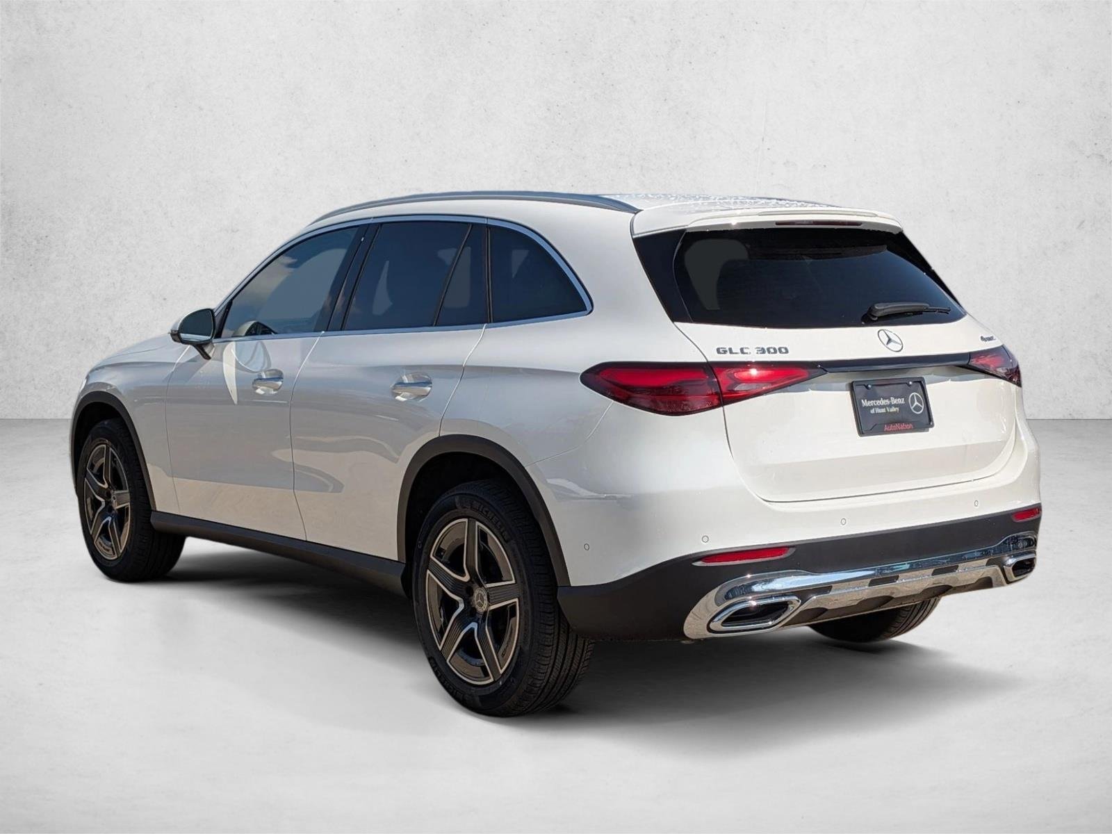 New 2026 Polar White Mercedes-Benz GLC300 image 9