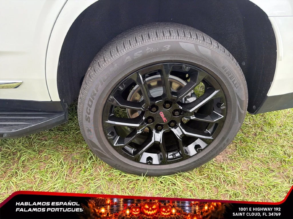 Used 2022 WHITE FROST TRICOAT GMC SLT image 11