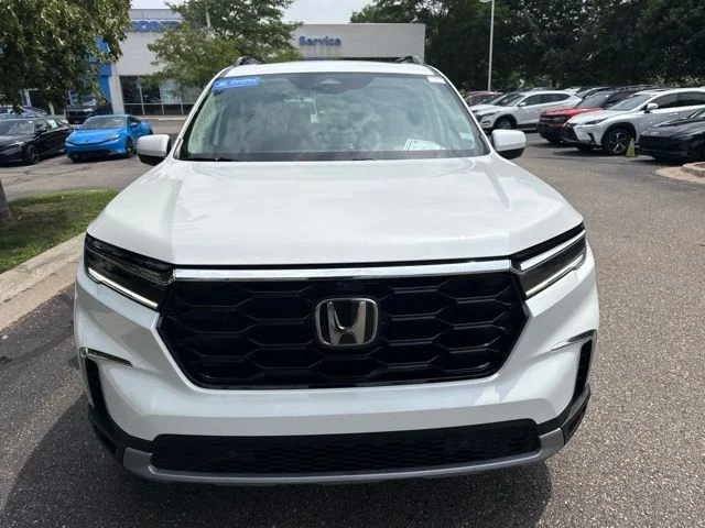 Used 2024 White Honda Elite image 2