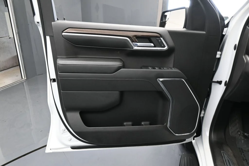 Used 2022 Summit White Chevrolet LT image 11