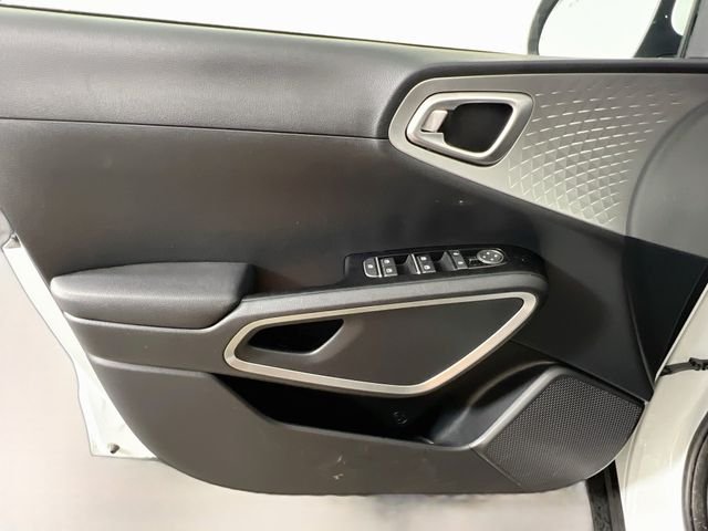 2025 Kia Soul LX - Photo 28