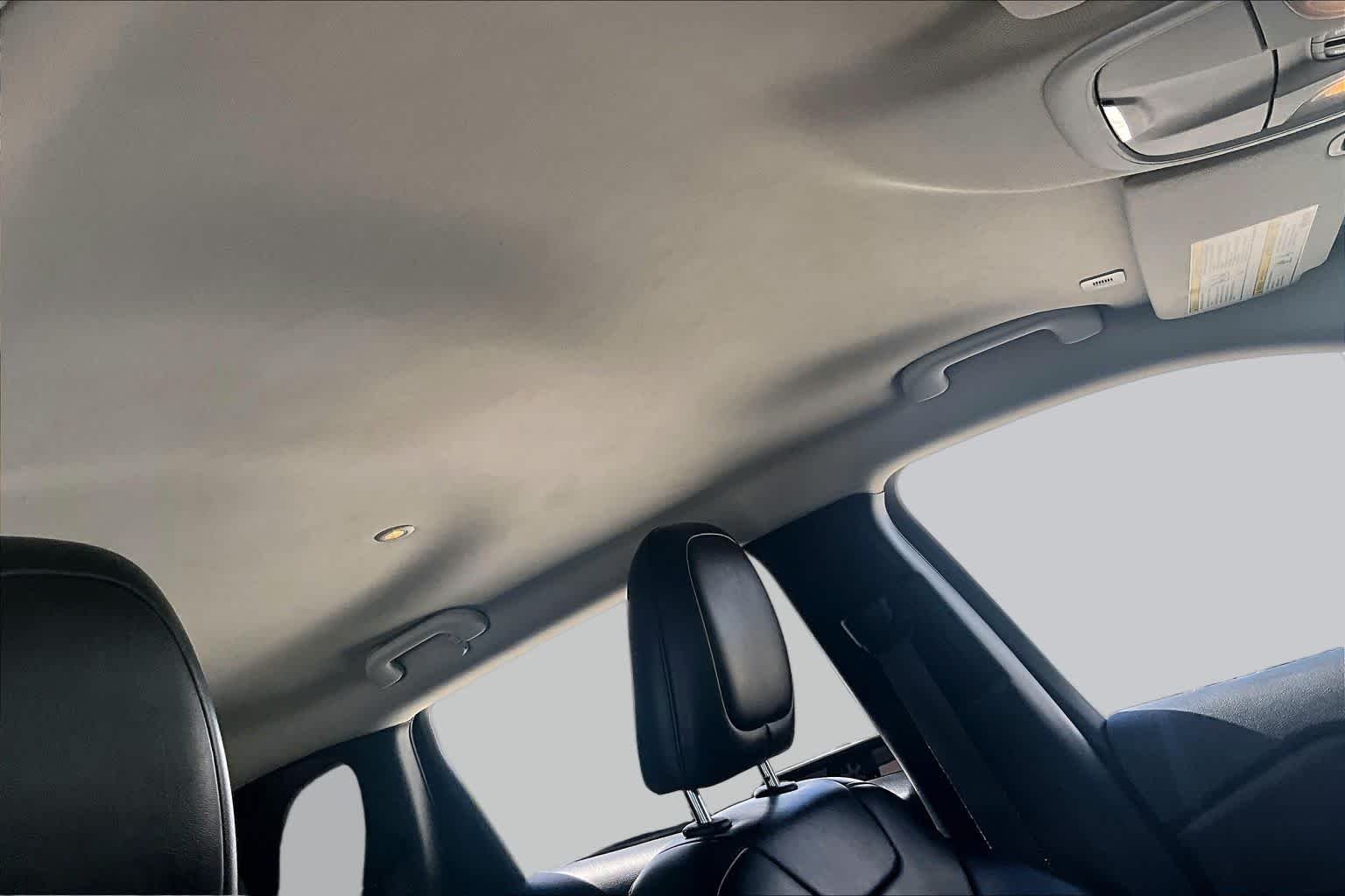 Used 2019 Diamond Black Crystal Pearlcoat Jeep Latitude Plus image 13