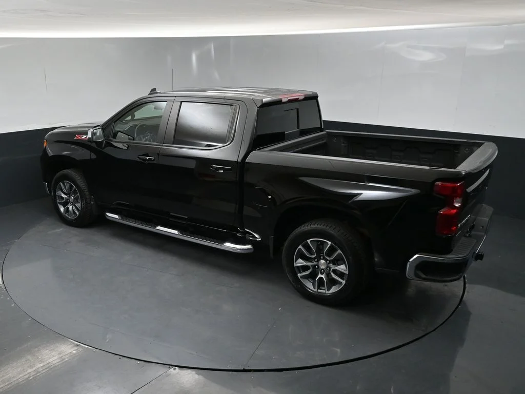 Used 2025 Black Chevrolet LT image 37