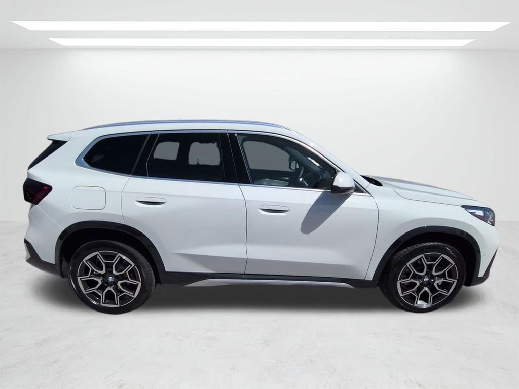 New 2026 Alpine White BMW xDrive28i image 3